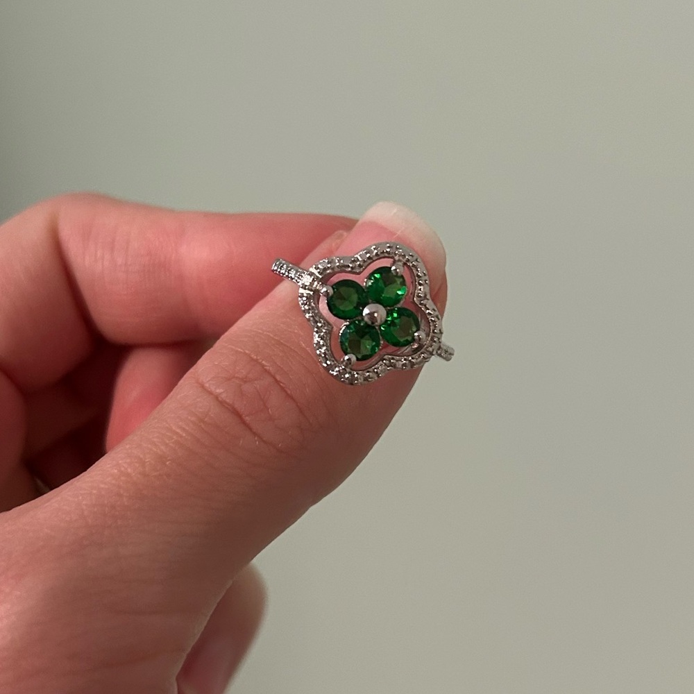 Elegant Silver and Green Clover Ring